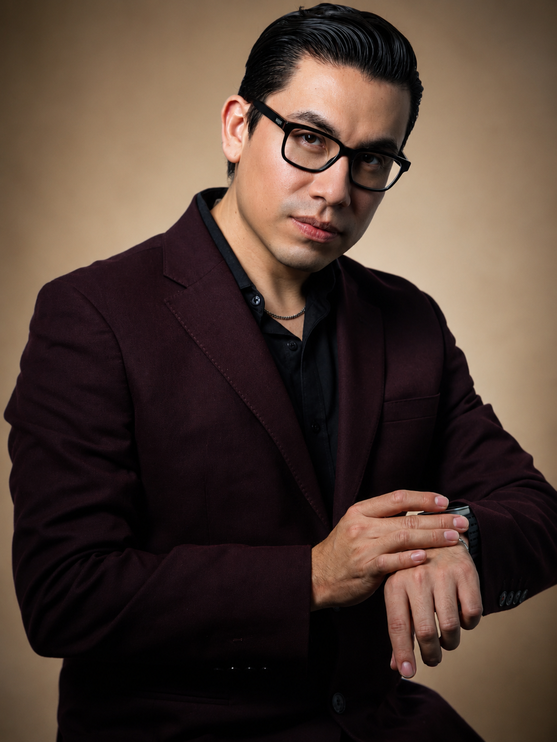 Dr. Edwin Allen Mejía Solís en su consultorio